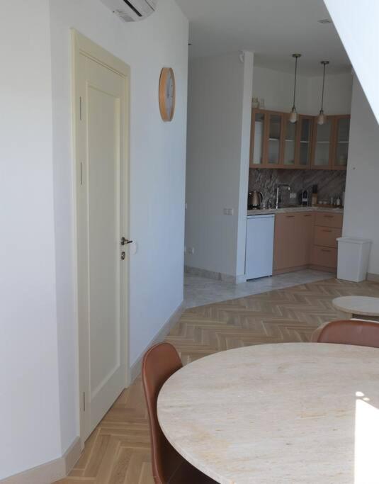 Luxury Apartment With A Balcony And View In Riga Old Town Bagian luar foto