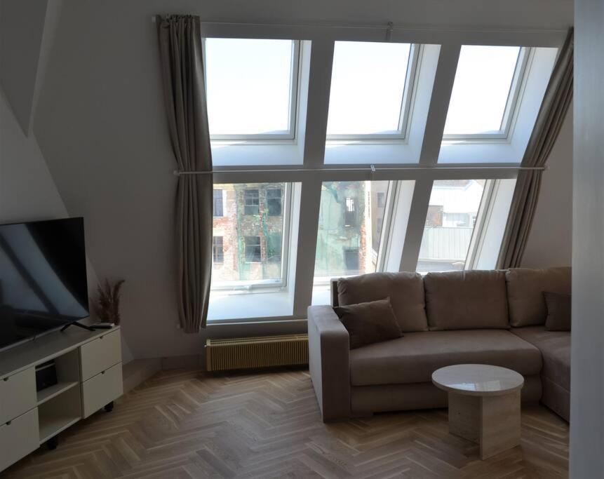 Luxury Apartment With A Balcony And View In Riga Old Town Bagian luar foto
