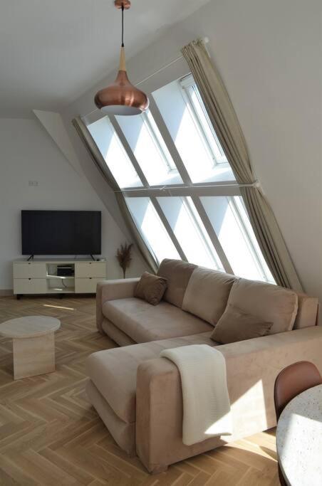 Luxury Apartment With A Balcony And View In Riga Old Town Bagian luar foto