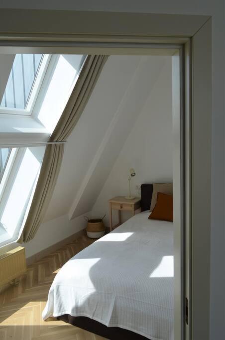 Luxury Apartment With A Balcony And View In Riga Old Town Bagian luar foto